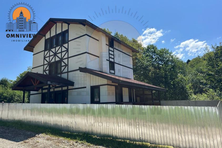 Casă individuală cu 5 camere cu Teren 300 Mp în Predeal