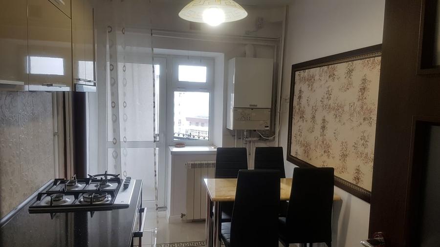 Apartament cu 3 camere decomandat în Libertății
