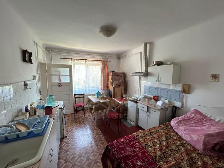 Casă individuală cu 3 camere cu Canalizare în Central