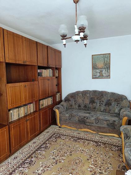 Apartament cu 3 camere decomandat în Dacia