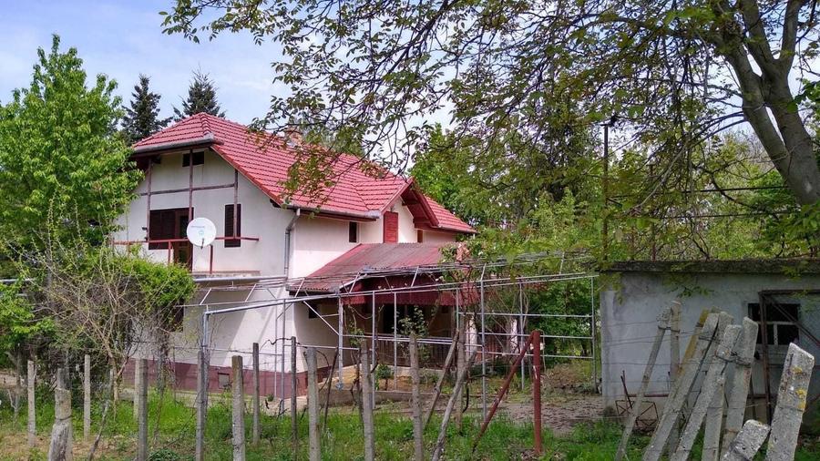 Casă cu 4 camere în Covăsinț