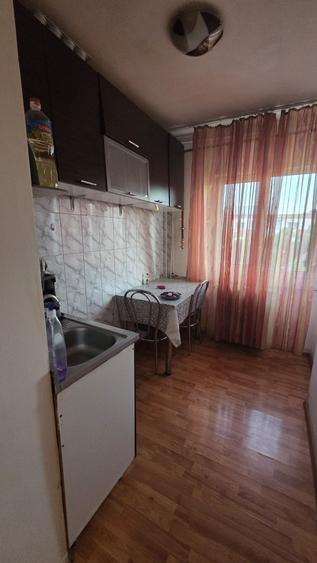 Apartament cu 2 camere decomandat în Rovine