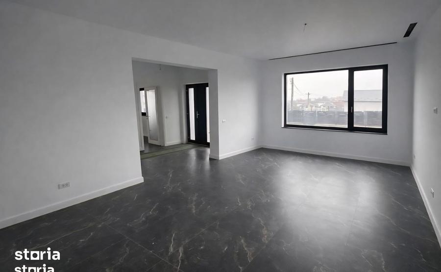 Casă cu 4 camere cu Teren 400 Mp în Central