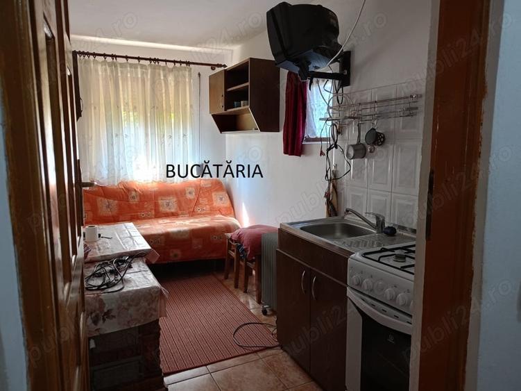 Casă cu 6 camere cu Teren 3500 Mp în Poiana Lacului