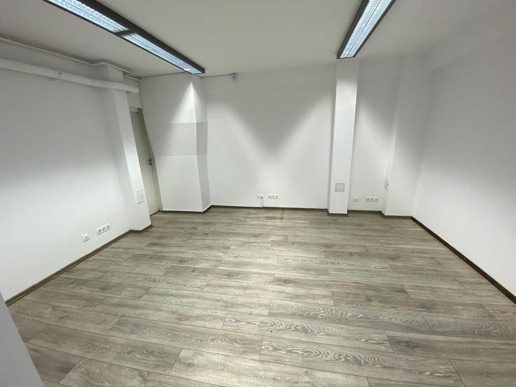 Birou, de 63 mp, în Central