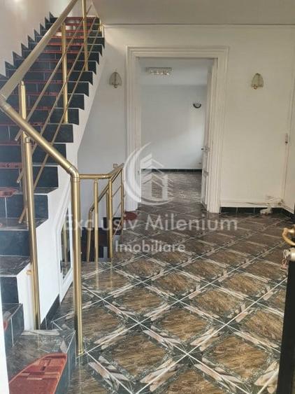Casă individuală cu 7 camere cu Canalizare în Cotroceni