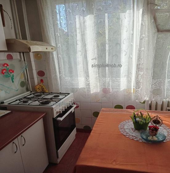 Apartament cu 3 camere semidecomandat, mobilat în Drumul Taberei