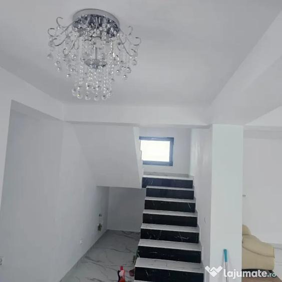 Casă cu 7 camere cu Teren 412 Mp în Malu Mare