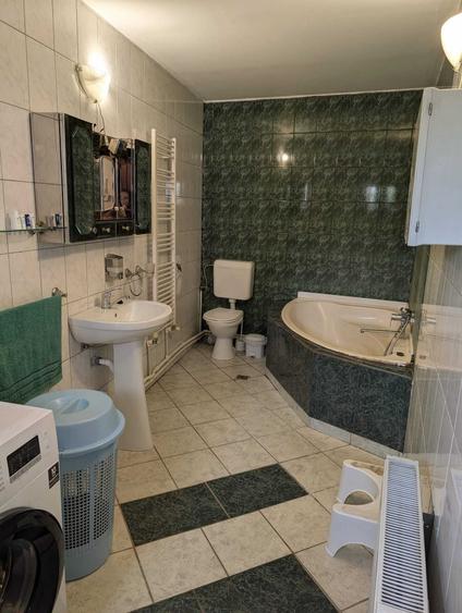Casă cu 4 camere cu Teren 100 Mp în Central