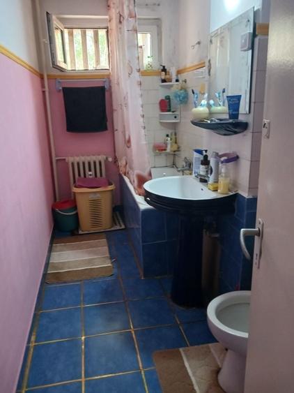 Apartament cu 2 camere semidecomandat în Baba Novac