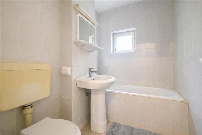 Apartament cu 2 camere nedecomandat, mobilat în Simeria