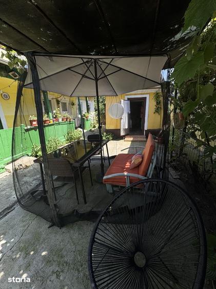 Casă cu 6 camere cu Teren 344 Mp în Văcăresti