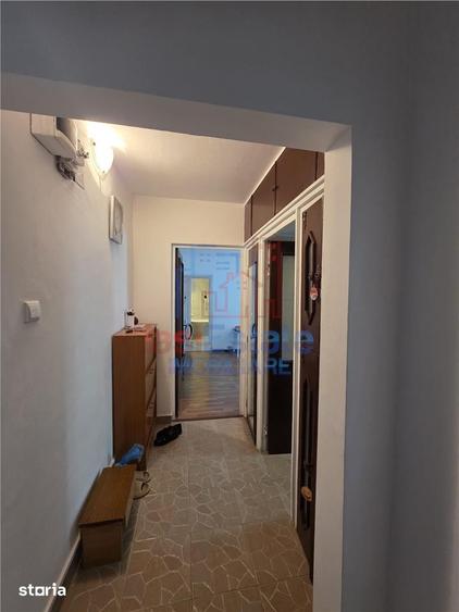 Apartament cu 3 camere semidecomandat, mobilat în Dacia