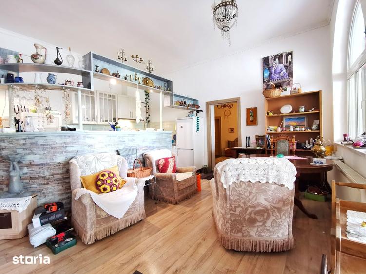 Casă cu 6 camere cu Teren 1200 Mp în Gruia
