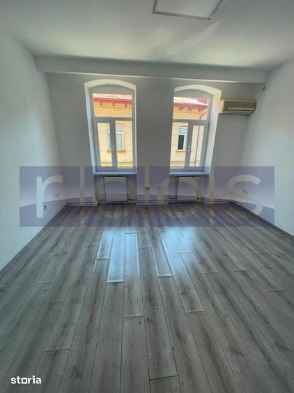 Apartament cu 4 camere în Centrul Civic