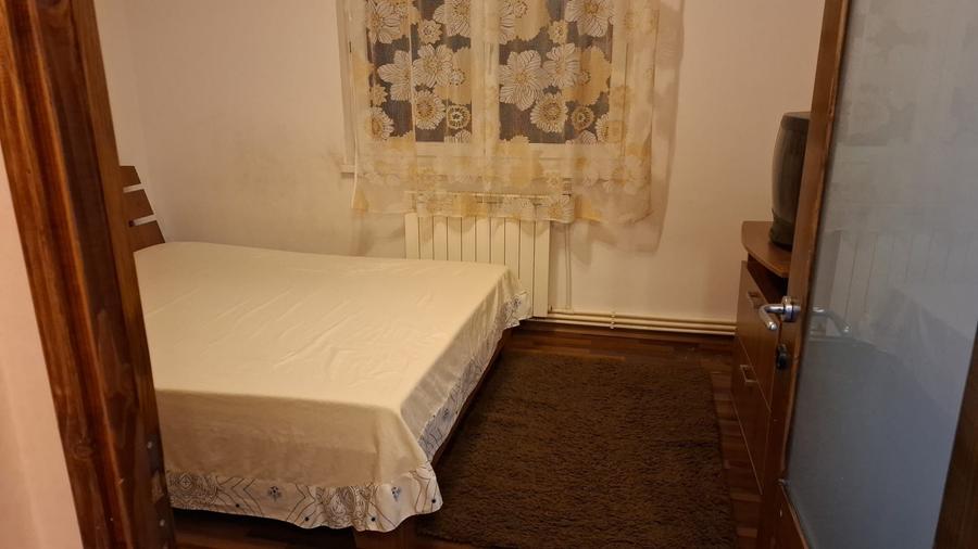 Apartament cu 3 camere semidecomandat în Șcheia
