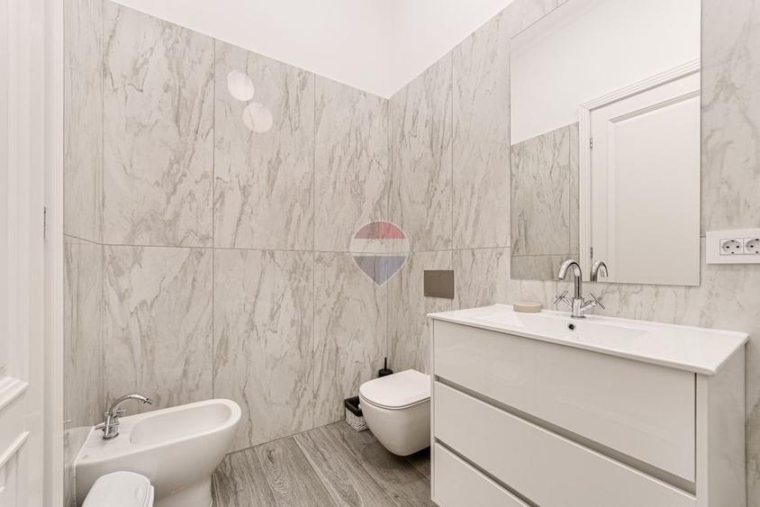 Apartament cu 3 camere semidecomandat, mobilat în Ultracentral