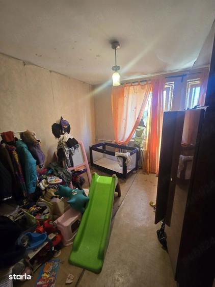 Apartament cu 3 camere decomandat în Tei