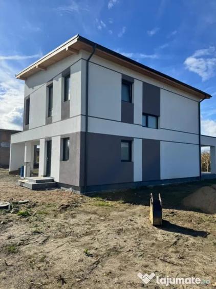 Casă cu 4 camere cu Teren 420 Mp în Săsar