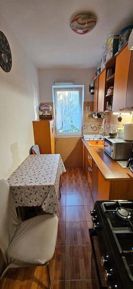 Apartament cu 3 camere semidecomandat în Florilor