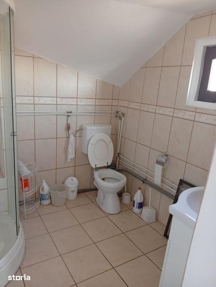 Casă cu 3 camere cu Teren 1998 Mp în Plopu