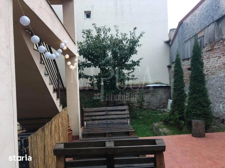 Casă cu 8 camere cu Teren 279 Mp în Plopilor