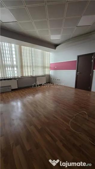 Spațiu comercial, de 1,386 mp, în Central