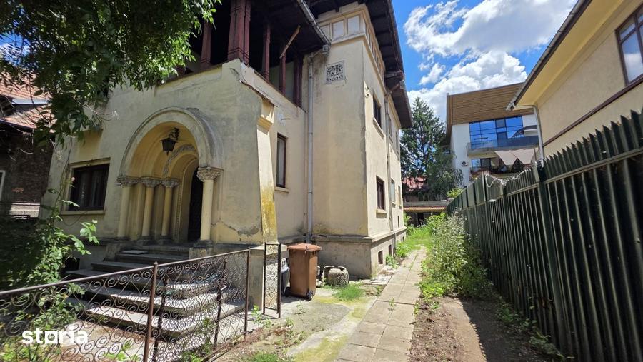 Casă cu 6 camere cu Teren 469 Mp în Domenii