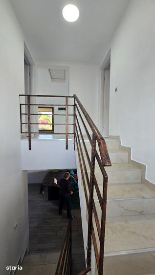 Casă cu 5 camere cu Teren 1270 Mp în Izvoarele