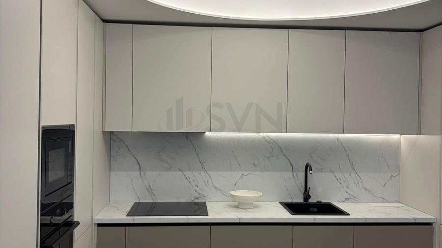 Apartament cu 3 camere semidecomandat, mobilat în Pipera