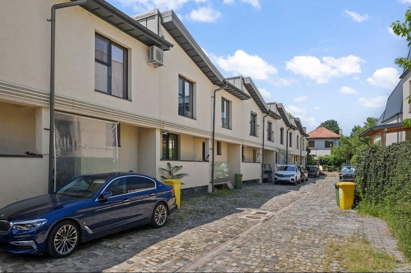 Casă cu 5 camere cu Canalizare în Central