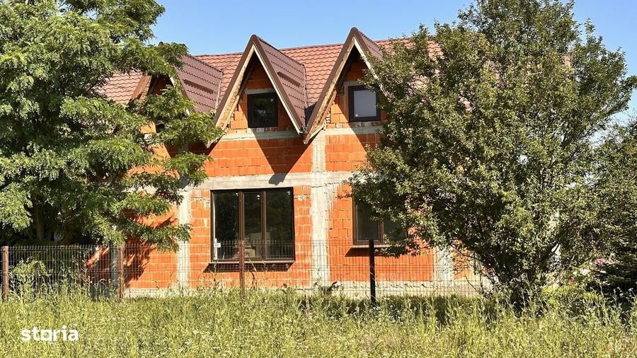 Casă cu 5 camere cu Teren 3631 Mp în Răcari