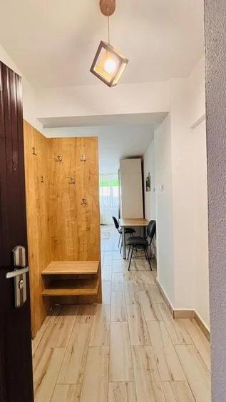 Garsonieră decomandată, mobilată în Podu Roș