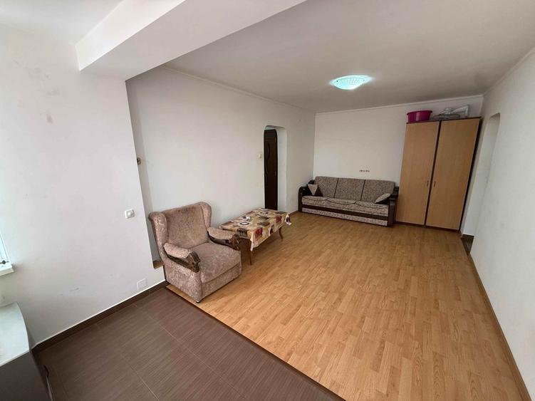 Apartament cu 2 camere semidecomandat, mobilat în Independenței