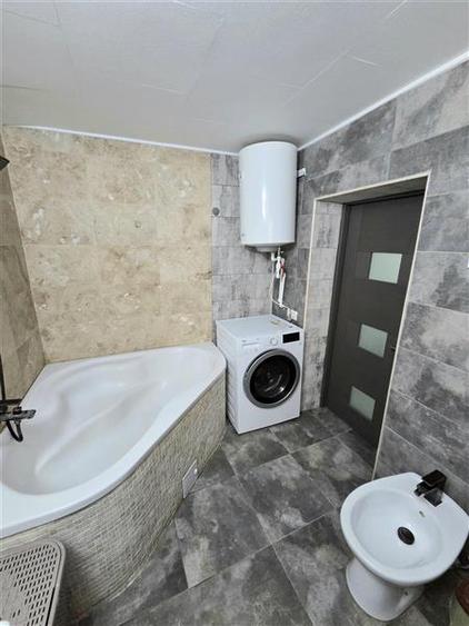 Casă cu 5 camere cu Canalizare în Central