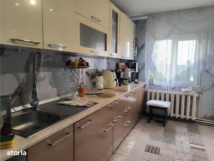 Apartament cu 3 camere, mobilat în Central