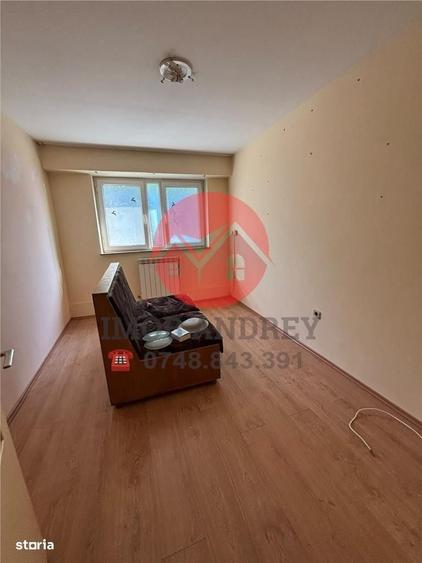 Apartament cu 3 camere decomandat în Vest