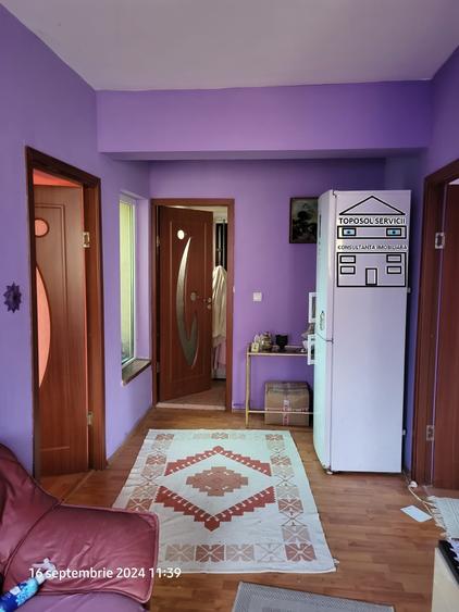 Apartament cu 3 camere decomandat în Sânmartin