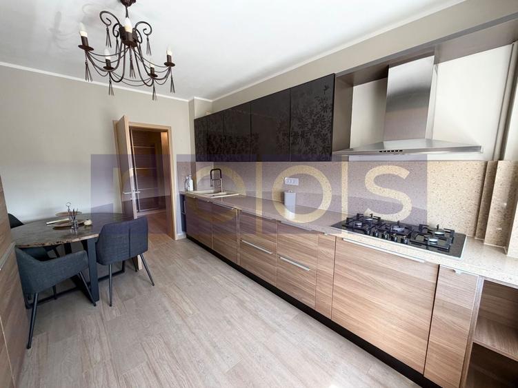 Apartament cu 4 camere decomandat, mobilat în P-ța Victoriei