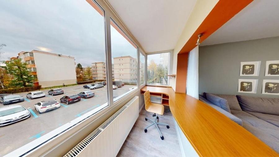 Apartament cu 3 camere decomandat în Astra