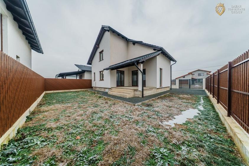 Casă individuală cu 3 camere cu Canalizare în Sânleani