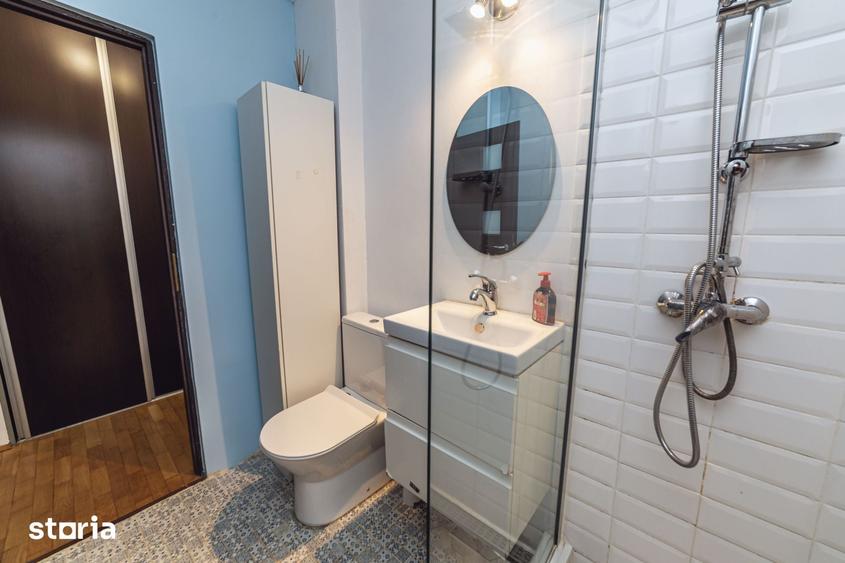 Apartament cu 3 camere semidecomandat în Titan