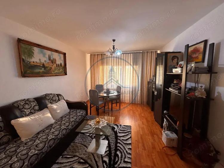 Apartament cu 4 camere decomandat, mobilat în Calea Moldovei