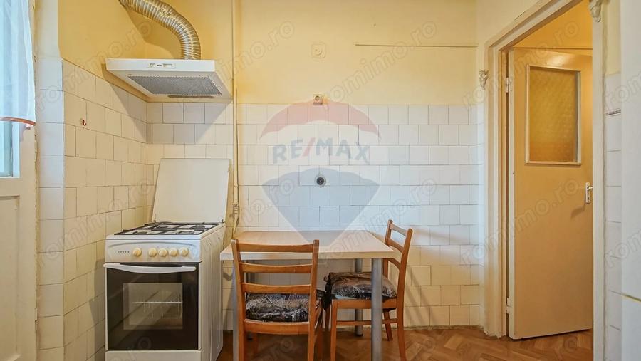 Apartament cu 2 camere semidecomandat în Florilor