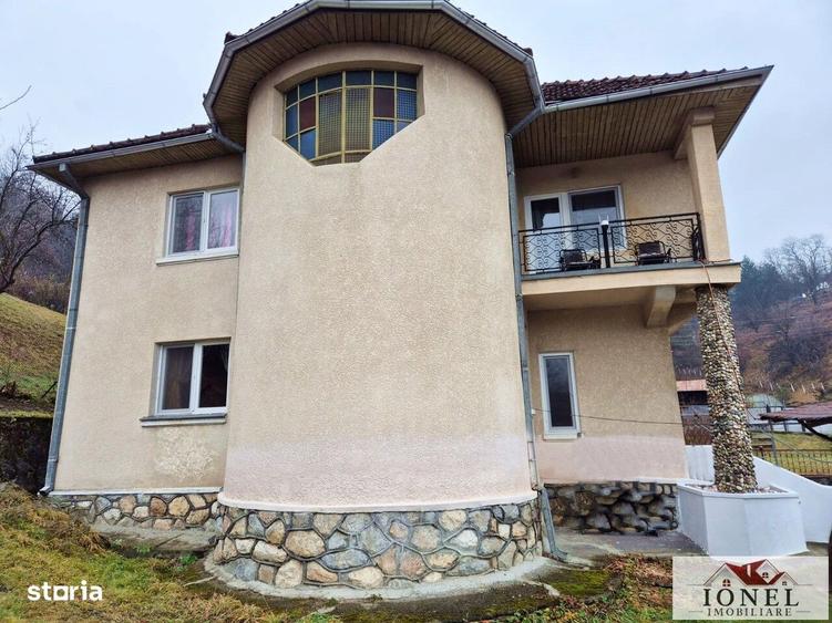 Casă cu 4 camere cu Teren 936 Mp în Abrud