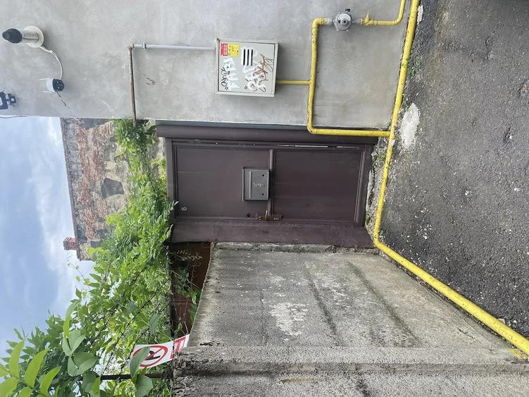 Casă cu Teren 200 Mp în Central