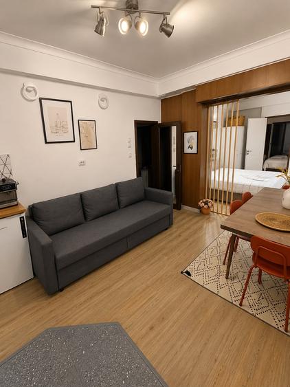 Apartament cu 3 camere nedecomandat, mobilat în Victoriei