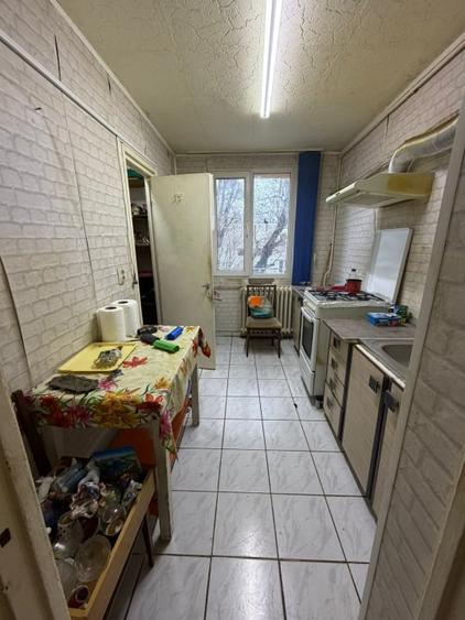 Apartament cu 4 camere decomandat în Berceni
