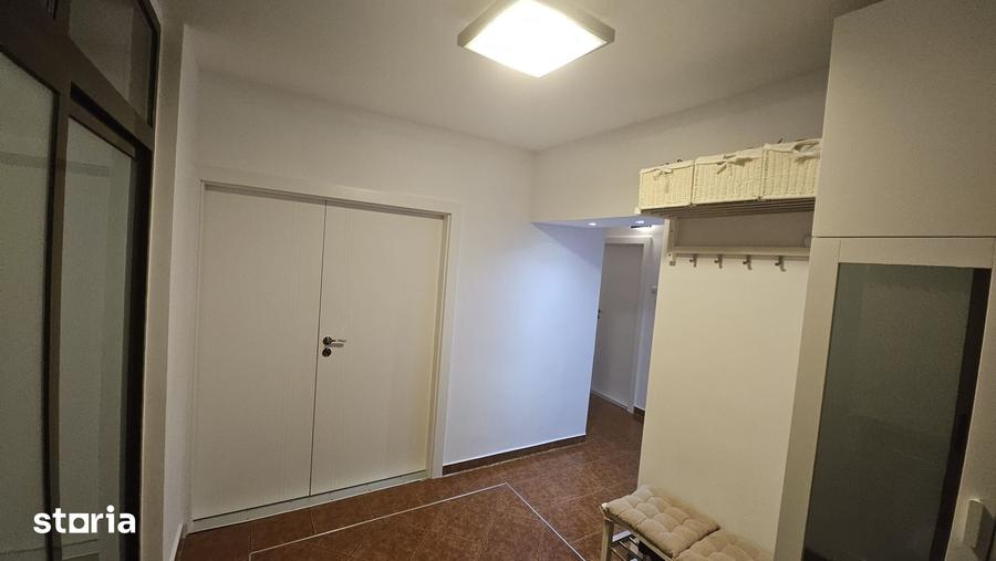 Apartament cu 4 camere decomandat în Dârste