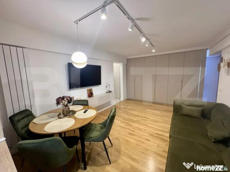 Apartament cu 3 camere semidecomandat în Central